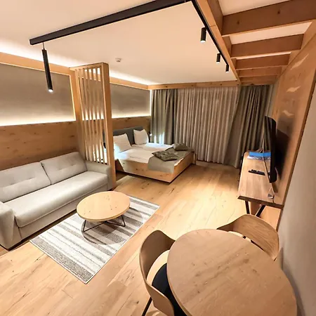 Vučko Lux C334 Private Host *